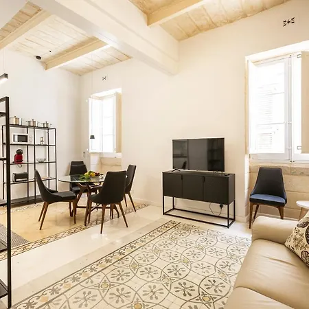 Holiday home Historical Gem, Lux With Rooftop Pool By 360 Estates